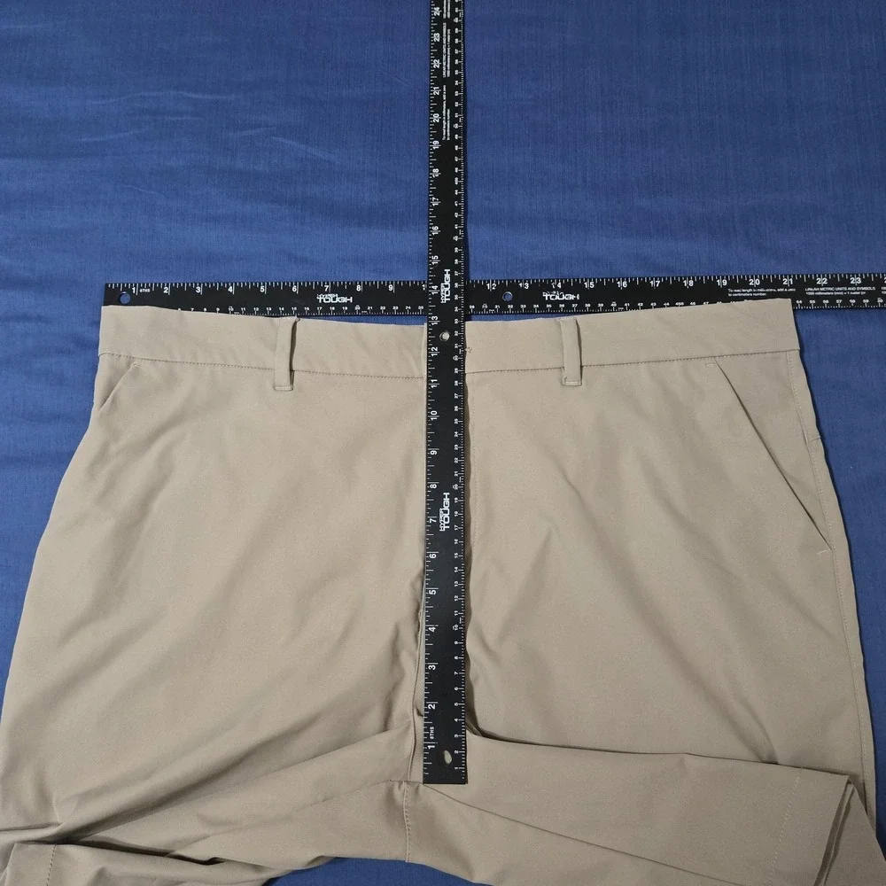 32 Degrees COOL Shorts Mens 40 Beige Stretch Performance‎ Athletic Zip Pockets